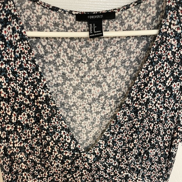 Floral v-neck summer dress - Picture 3 of 3